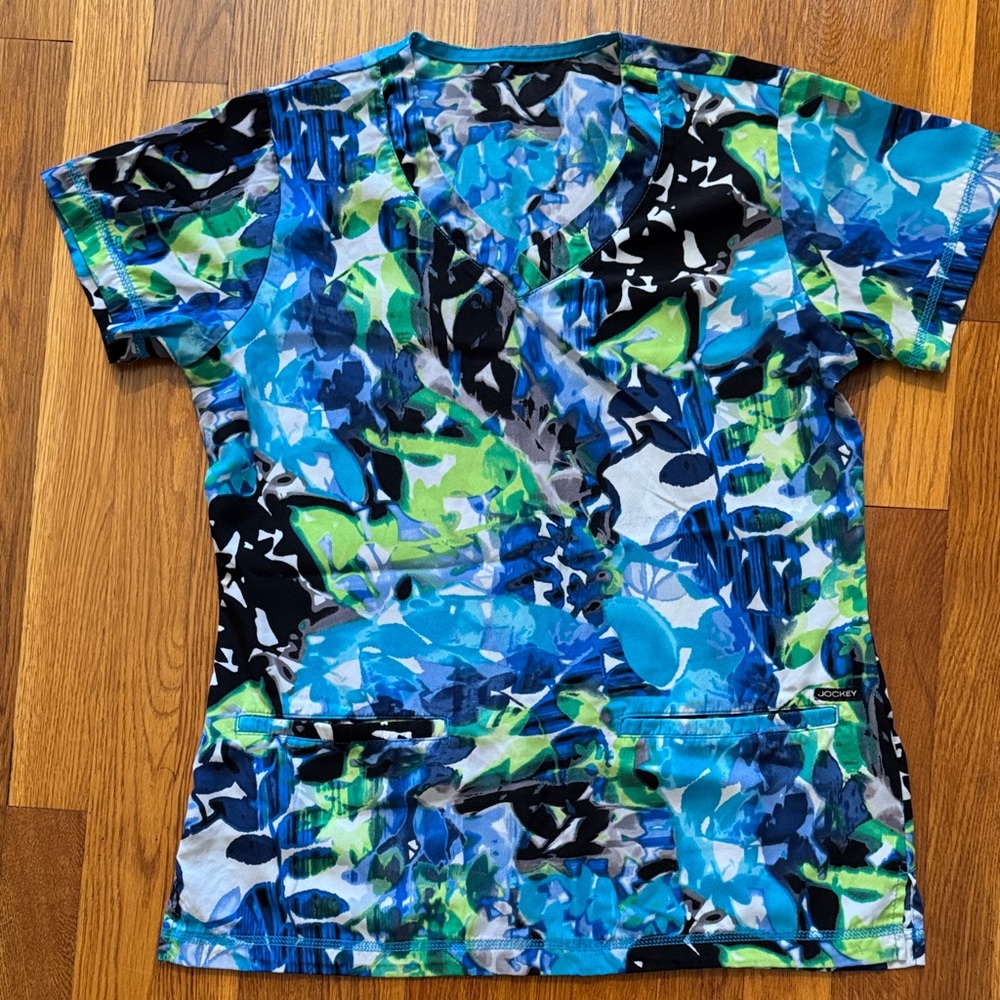 Jockey scrub top